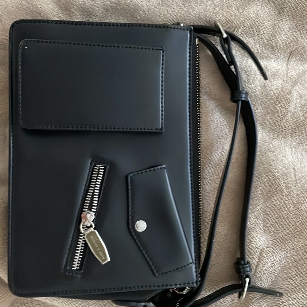 🎈🧨💗Host Pick ☄️🧨 Charles & Keith Genuine Clutch - Picture 2 of 9